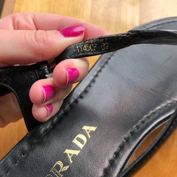 PRADA Patent Leather Thong Logo 1y450f Sandals